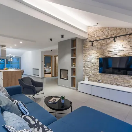 Aurelia Near Labin For 9 Persons With Heated 60 M2 Pool, Wellness & Kids Playground 빌라