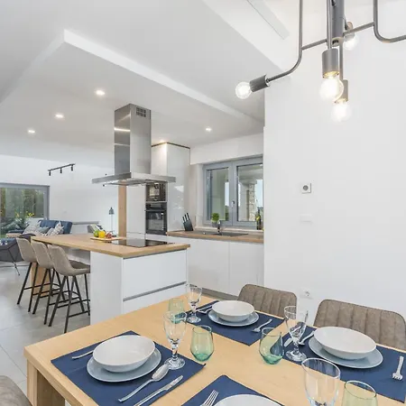 Willa Aurelia Near Labin For 9 Persons With Heated 60 M2 Pool, Wellness & Kids Playground Veligolji