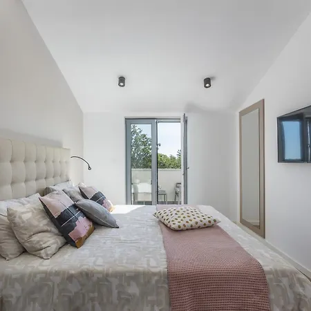 Willa Aurelia Near Labin For 9 Persons With Heated 60 M2 Pool, Wellness & Kids Playground *