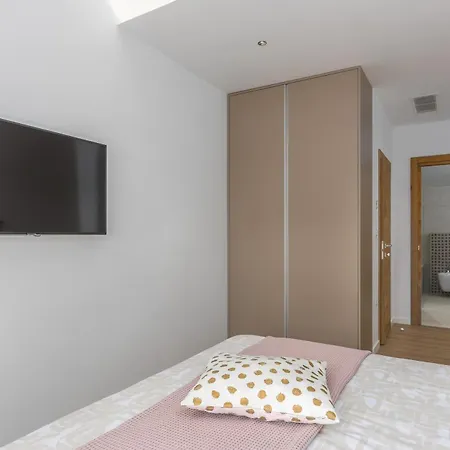 Willa Aurelia Near Labin For 9 Persons With Heated 60 M2 Pool, Wellness & Kids Playground