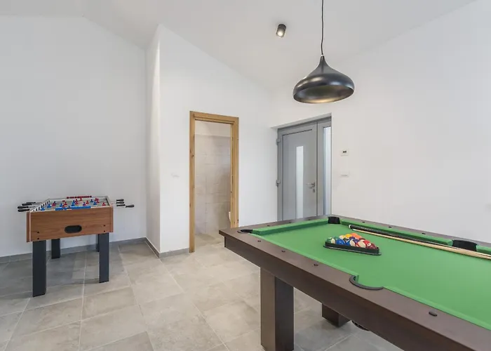 Aurelia Near Labin For 9 Persons With Heated 60 M2 Pool, Wellness & Kids Playground Vila *