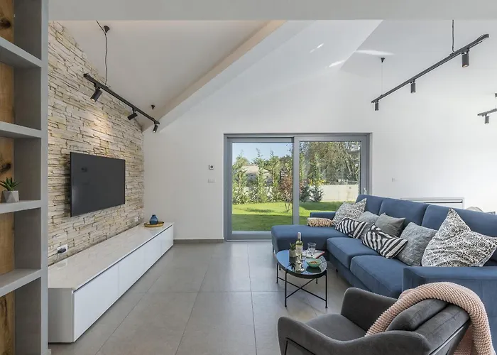 Vila Aurelia Near Labin For 9 Persons With Heated 60 M2 Pool, Wellness & Kids Playground *