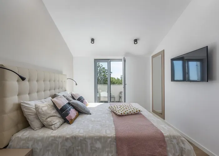 Vila Aurelia Near Labin For 9 Persons With Heated 60 M2 Pool, Wellness & Kids Playground *