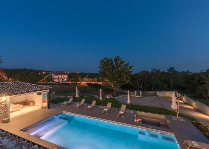 Vila Aurelia Near Labin For 9 Persons With Heated 60 M2 Pool, Wellness & Kids Playground Veligolji